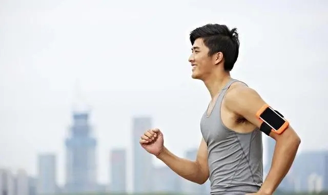 当骨骼亮起 “黄灯”：破解年轻人骨量减少的隐形危机